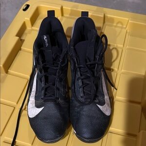 Nike Men’s Alpha Menace 4 Shark Football Cleats